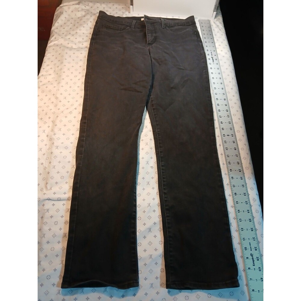 Levi’s Women’s 314 Shaping Straight Black Straight Leg Jeans Size 32